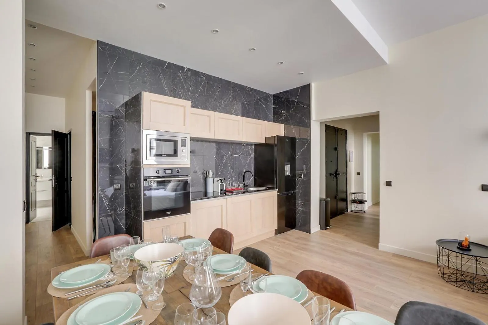 175 Lea - Superb In * Paris